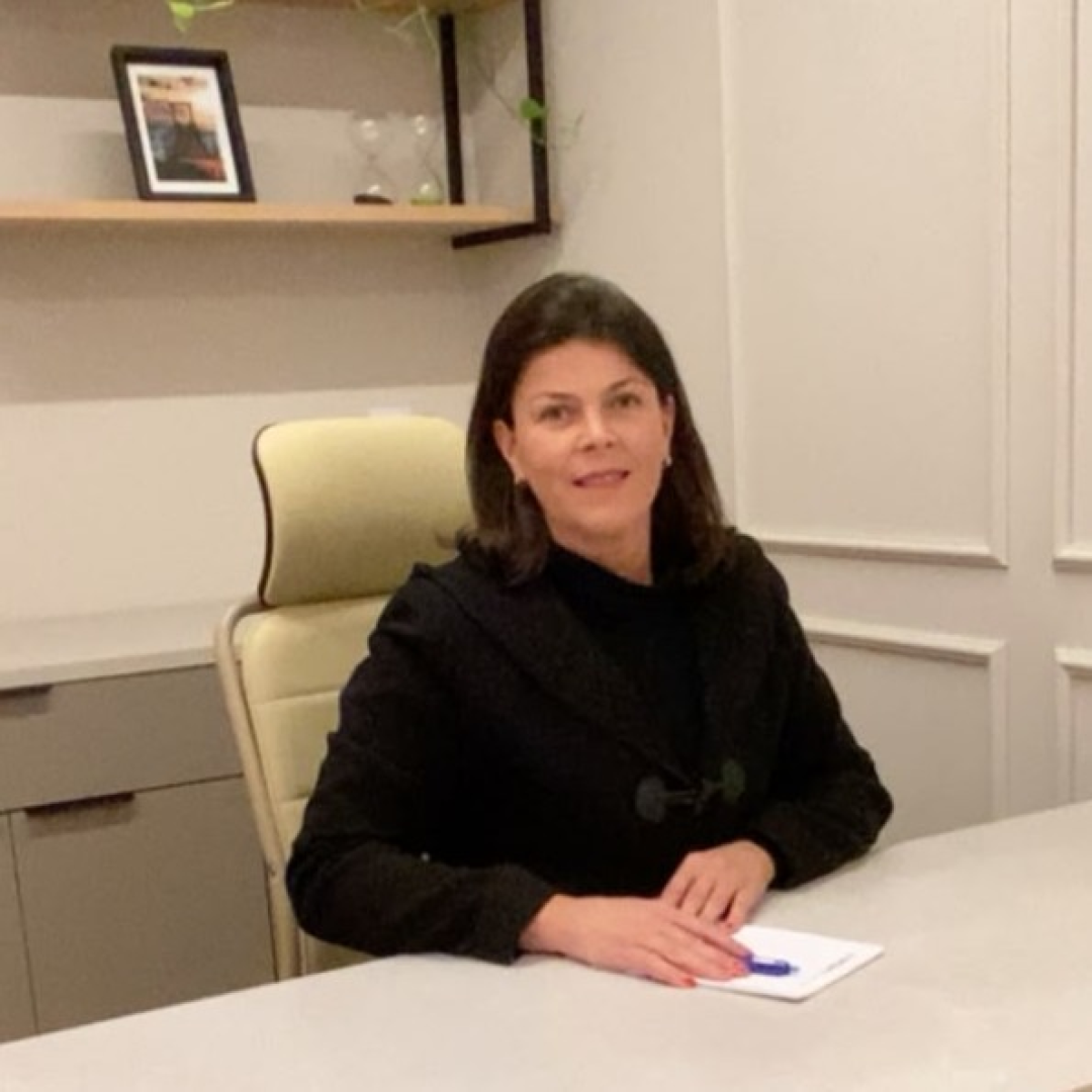 Dra. Fernanda Burlani Neves